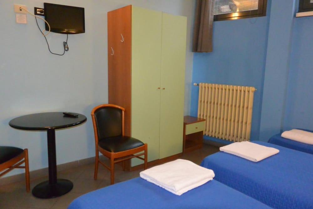 Hotel Mercurio Milan Exterior photo